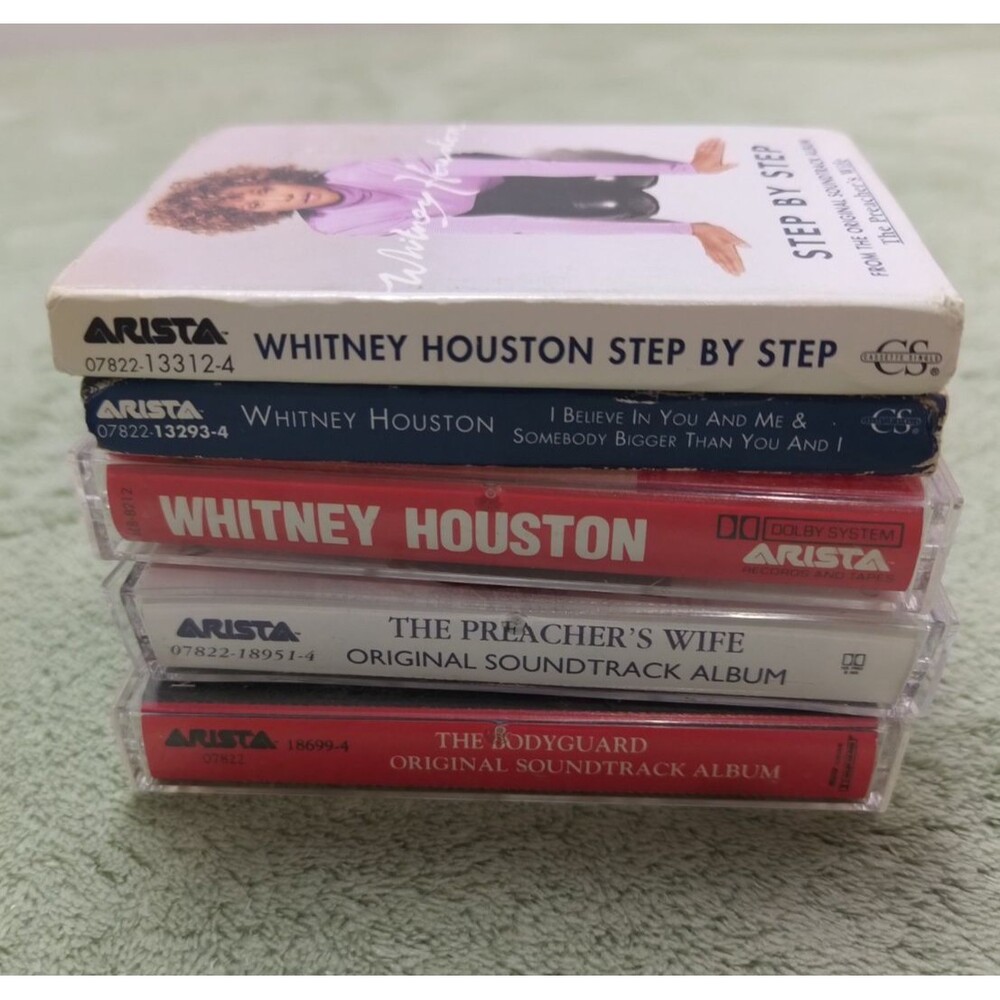 Whitney Houston 5 Cassettes: Bodyguard, Preacher’s Wife, Step by Step + 2 Single